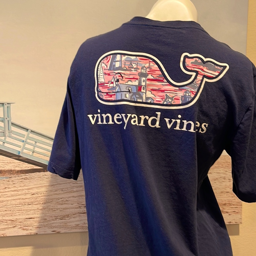 EUC Vineyard Vines XL kids tshirt lighthouse scene